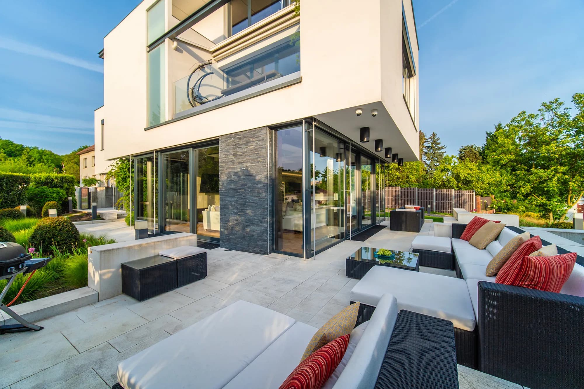 Luxusní vila s výtahem, bazénem a soukromou zahradou, 520 m² užitné plochy