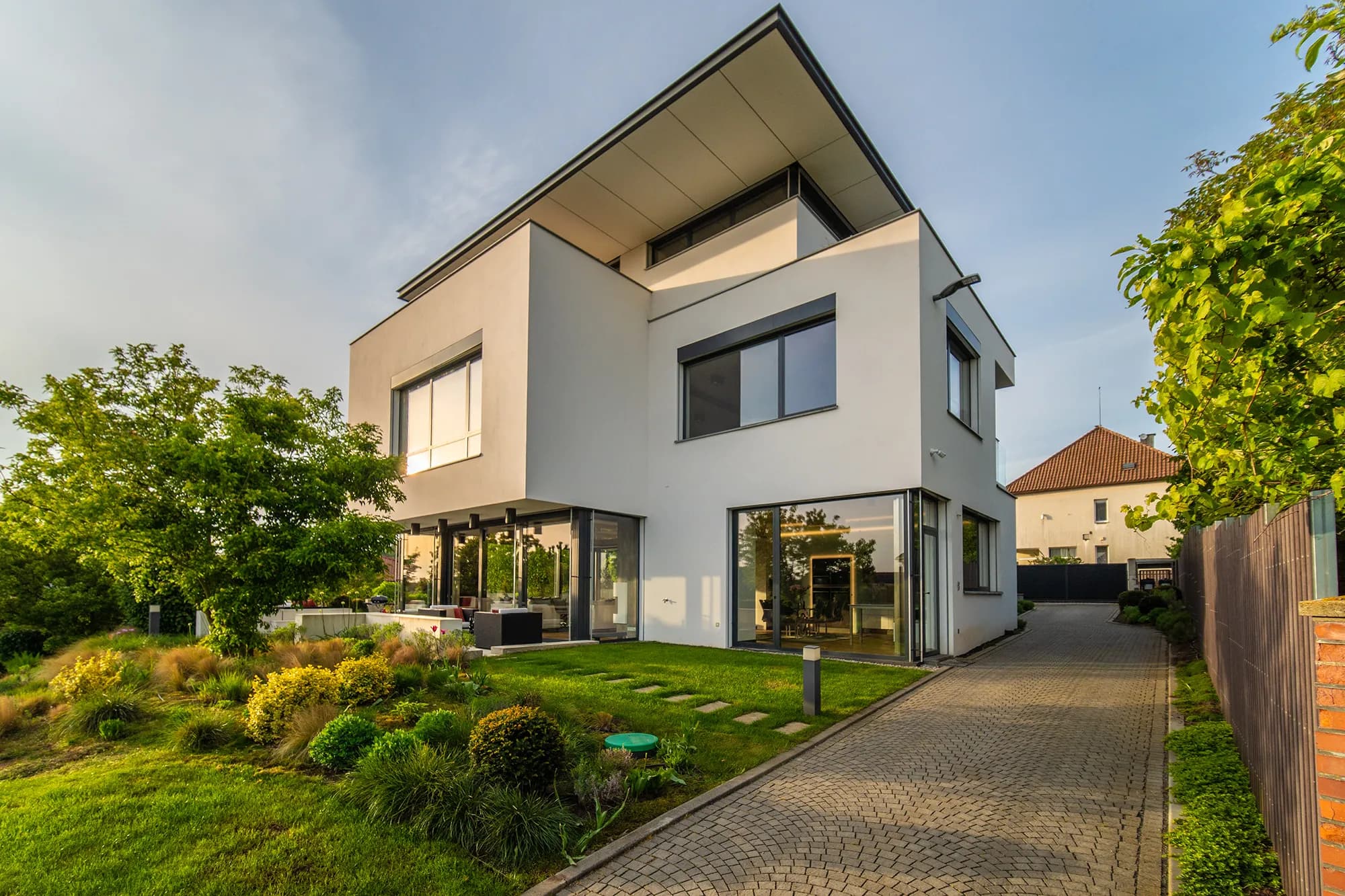 Luxusní vila s výtahem, bazénem a soukromou zahradou, 520 m² užitné plochy