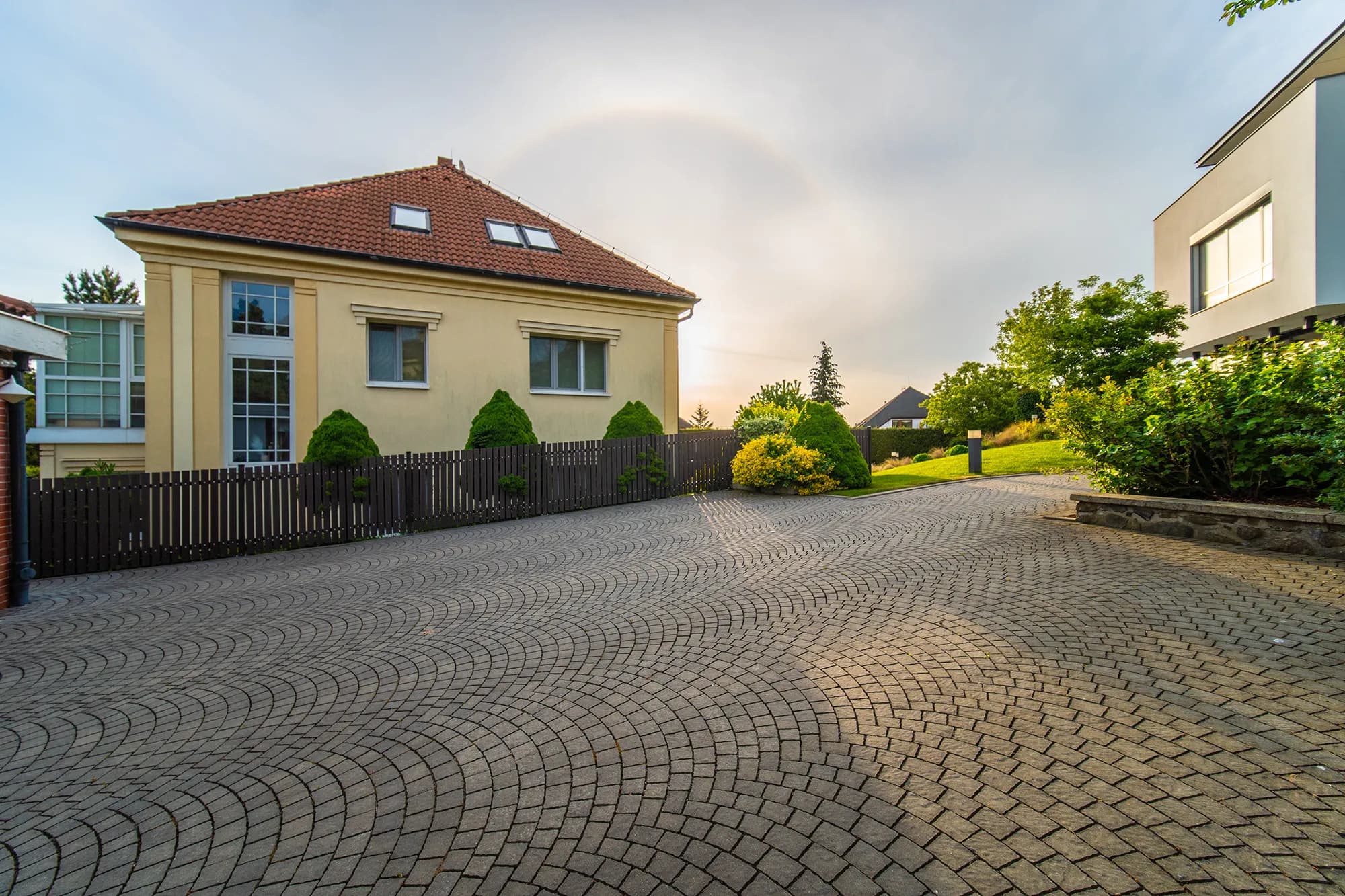 Luxusní vila s výtahem, bazénem a soukromou zahradou, 520 m² užitné plochy