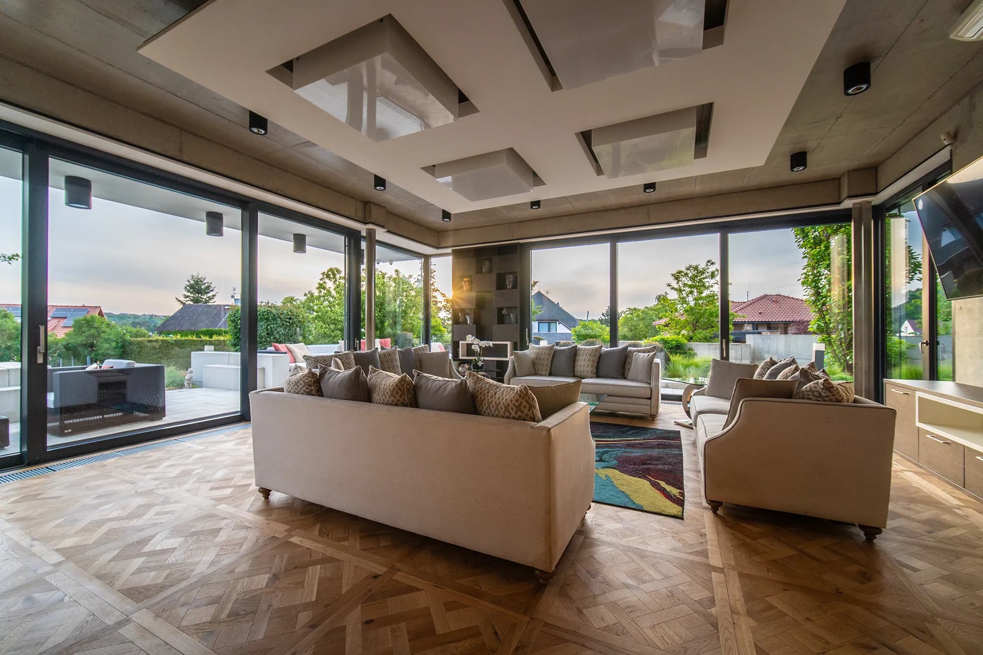 Luxusní vila s výtahem, bazénem a soukromou zahradou, 520 m² užitné plochy