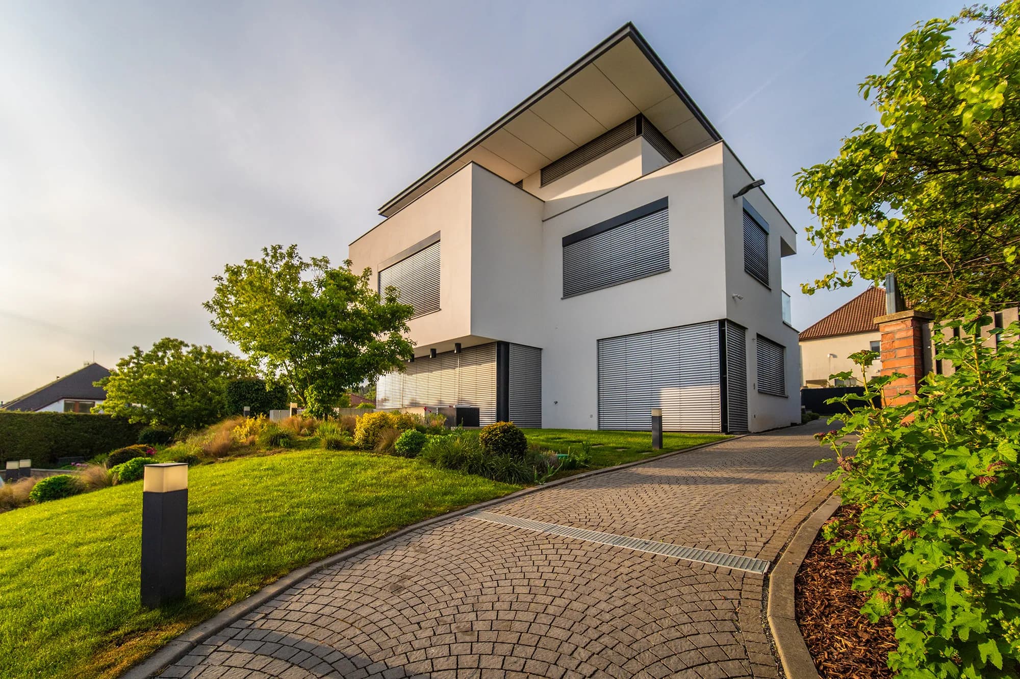Luxusní vila s výtahem, bazénem a soukromou zahradou, 520 m² užitné plochy