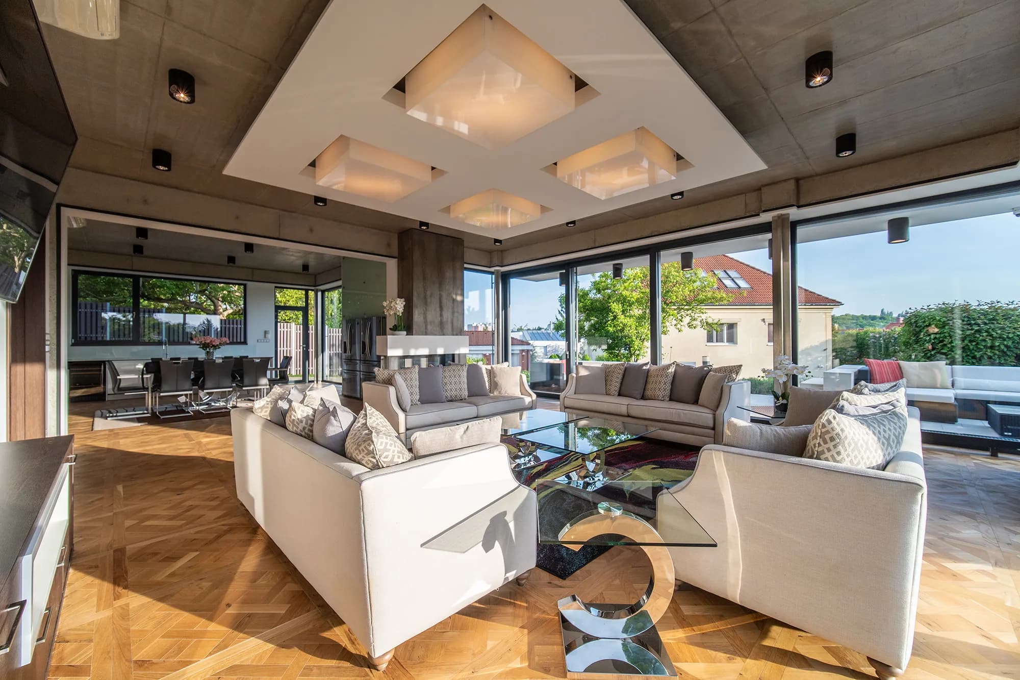 Luxusní vila s výtahem, bazénem a soukromou zahradou, 520 m² užitné plochy