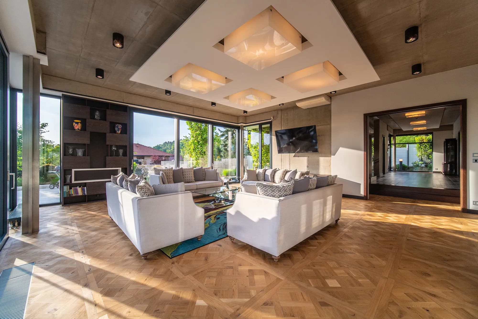 Luxusní vila s výtahem, bazénem a soukromou zahradou, 520 m² užitné plochy