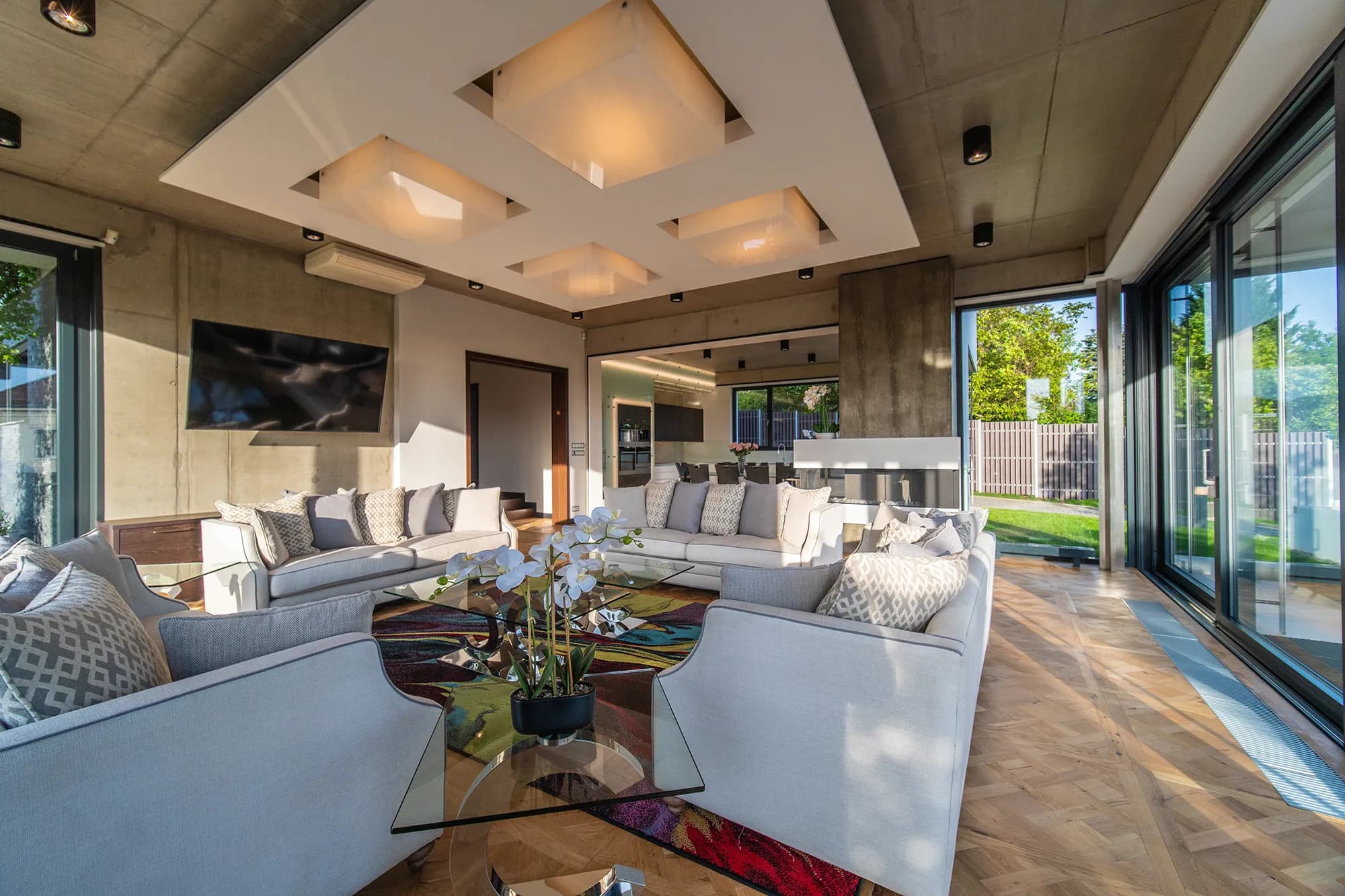 Luxusní vila s výtahem, bazénem a soukromou zahradou, 520 m² užitné plochy