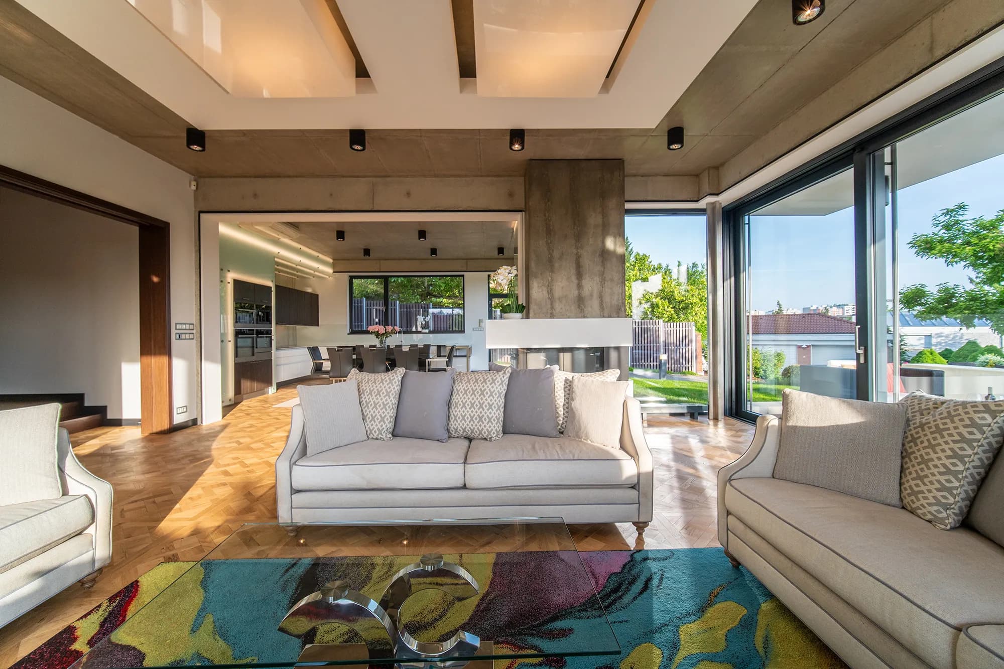 Luxusní vila s výtahem, bazénem a soukromou zahradou, 520 m² užitné plochy