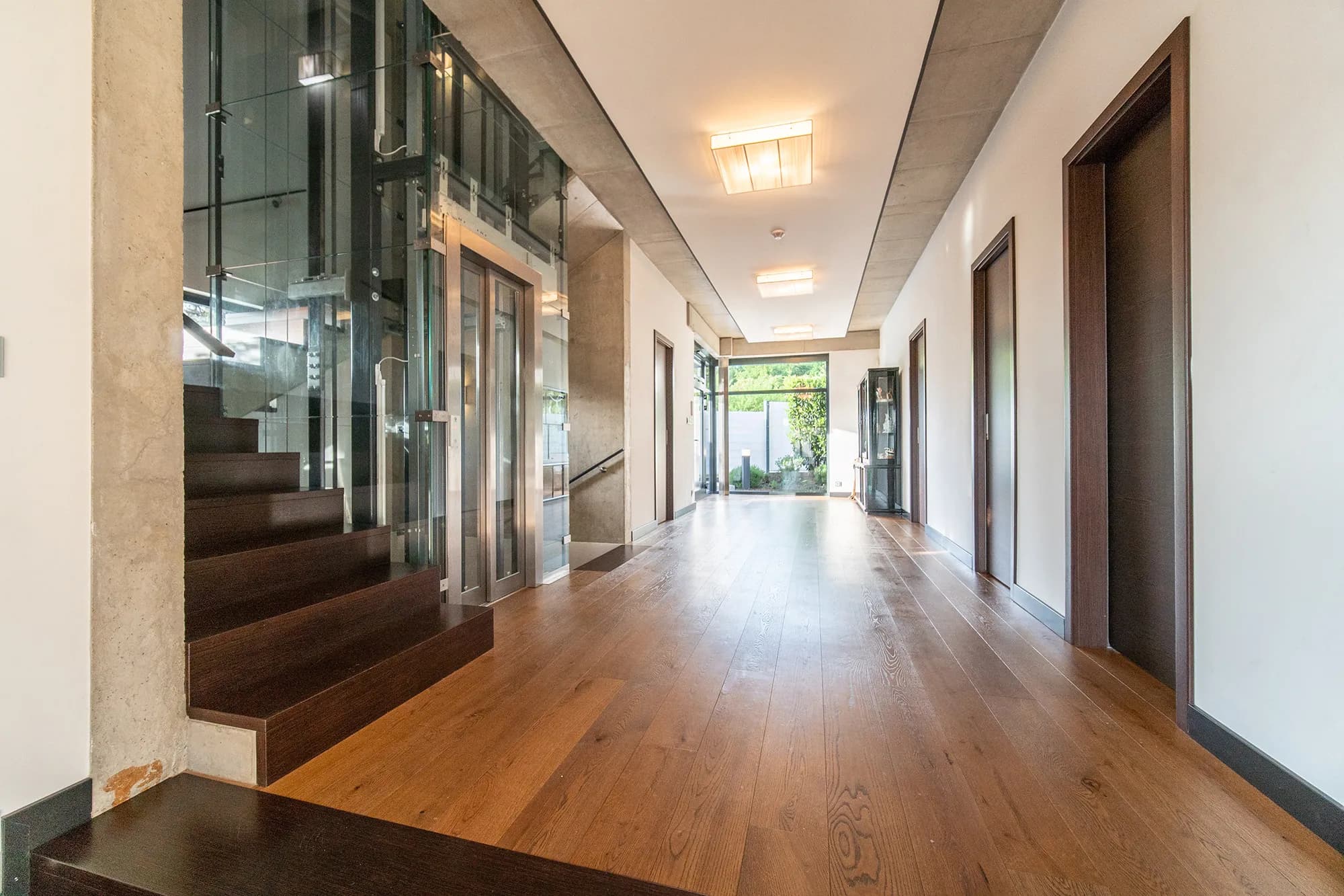 Luxusní vila s výtahem, bazénem a soukromou zahradou, 520 m² užitné plochy