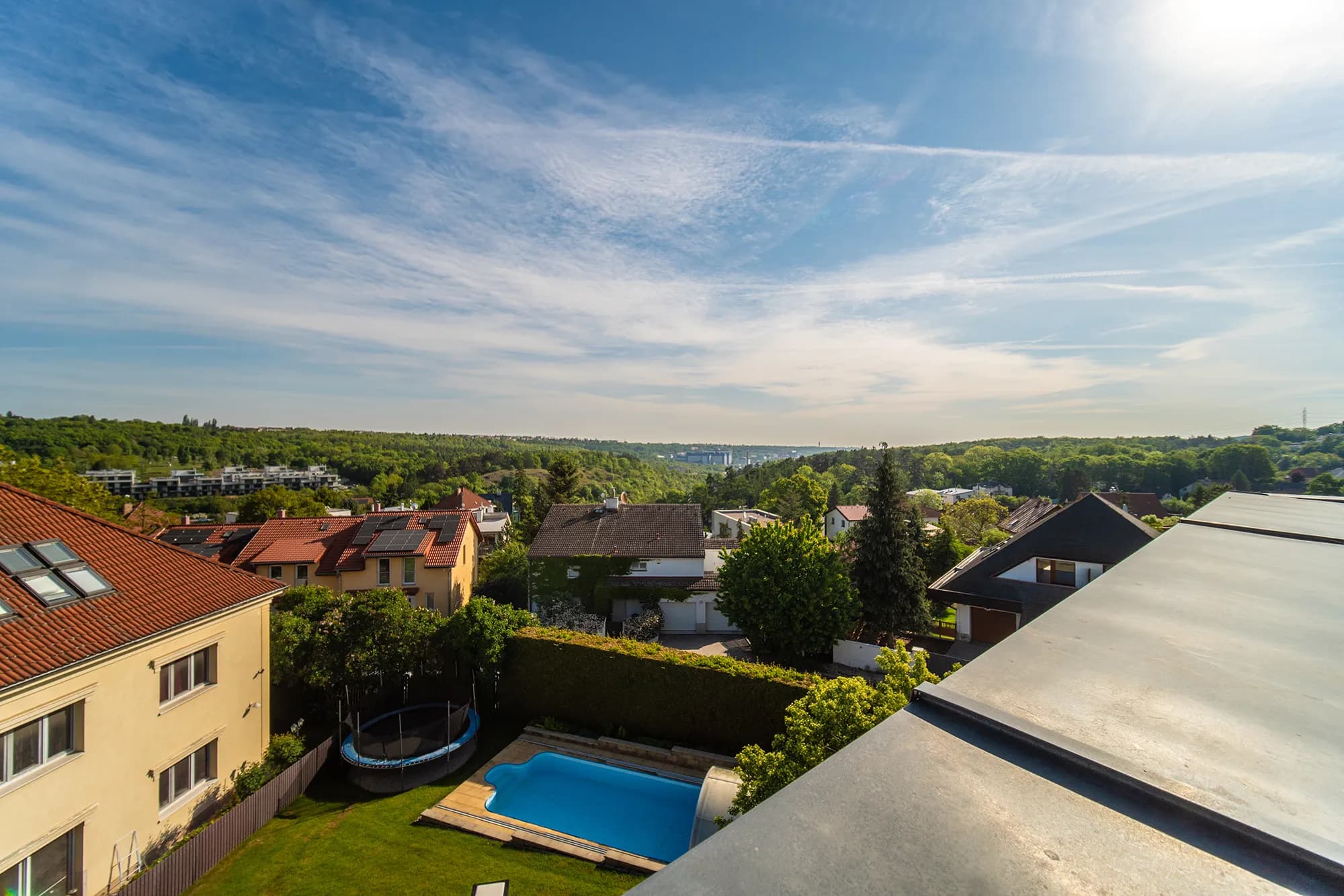 Luxusní vila s výtahem, bazénem a soukromou zahradou, 520 m² užitné plochy