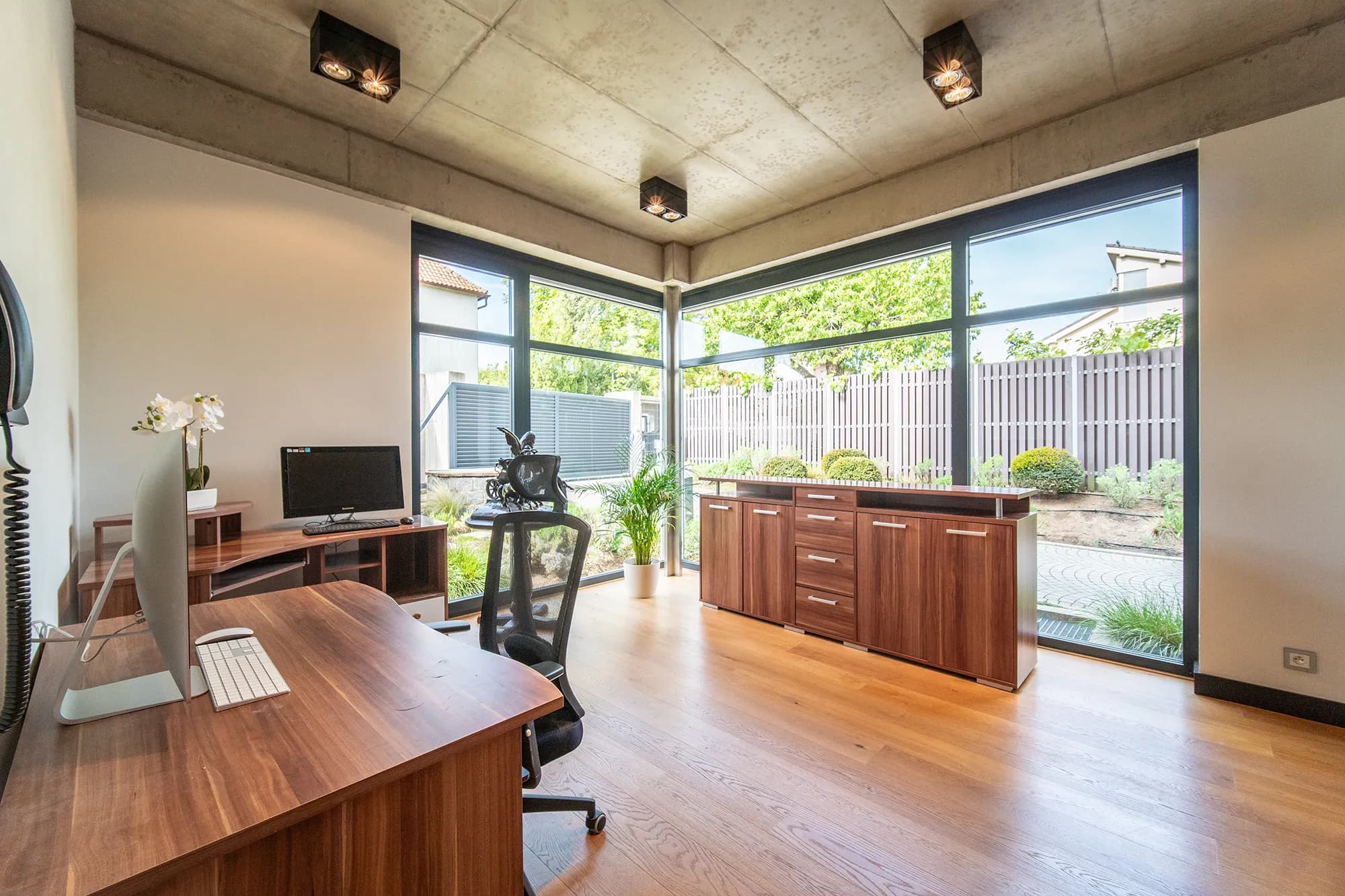 Luxusní vila s výtahem, bazénem a soukromou zahradou, 520 m² užitné plochy