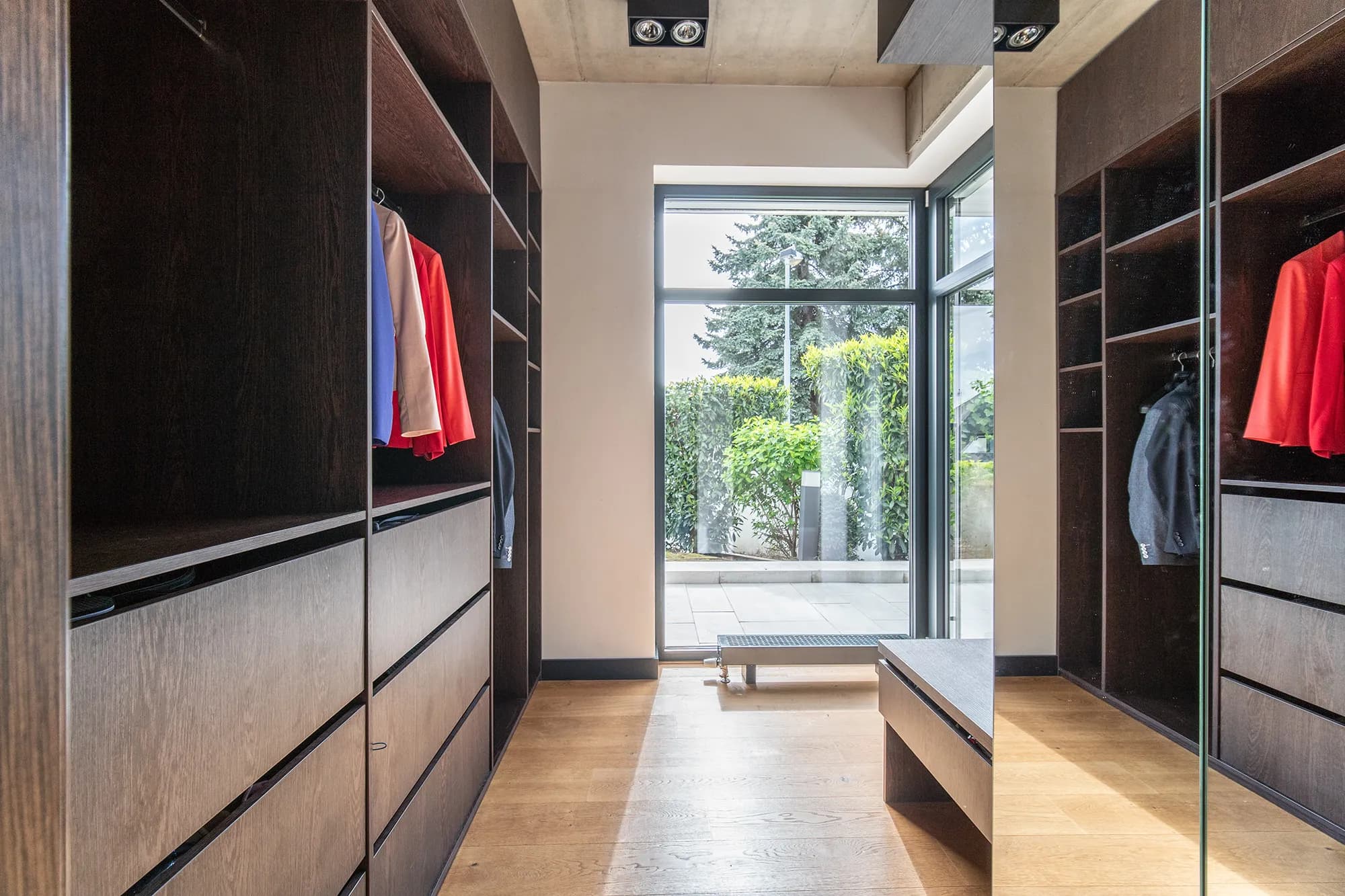 Luxusní vila s výtahem, bazénem a soukromou zahradou, 520 m² užitné plochy