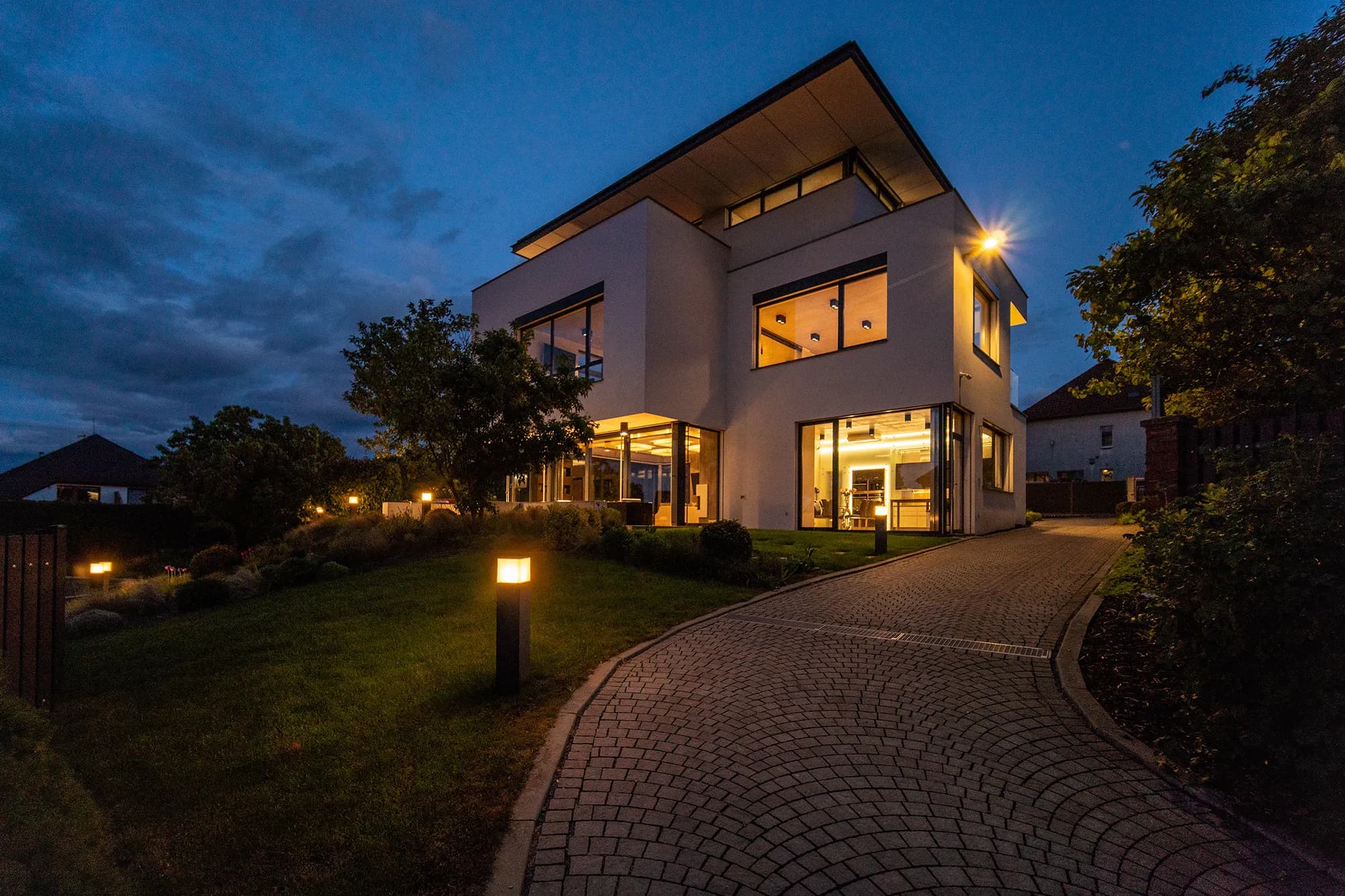 Luxusní vila s výtahem, bazénem a soukromou zahradou, 520 m² užitné plochy