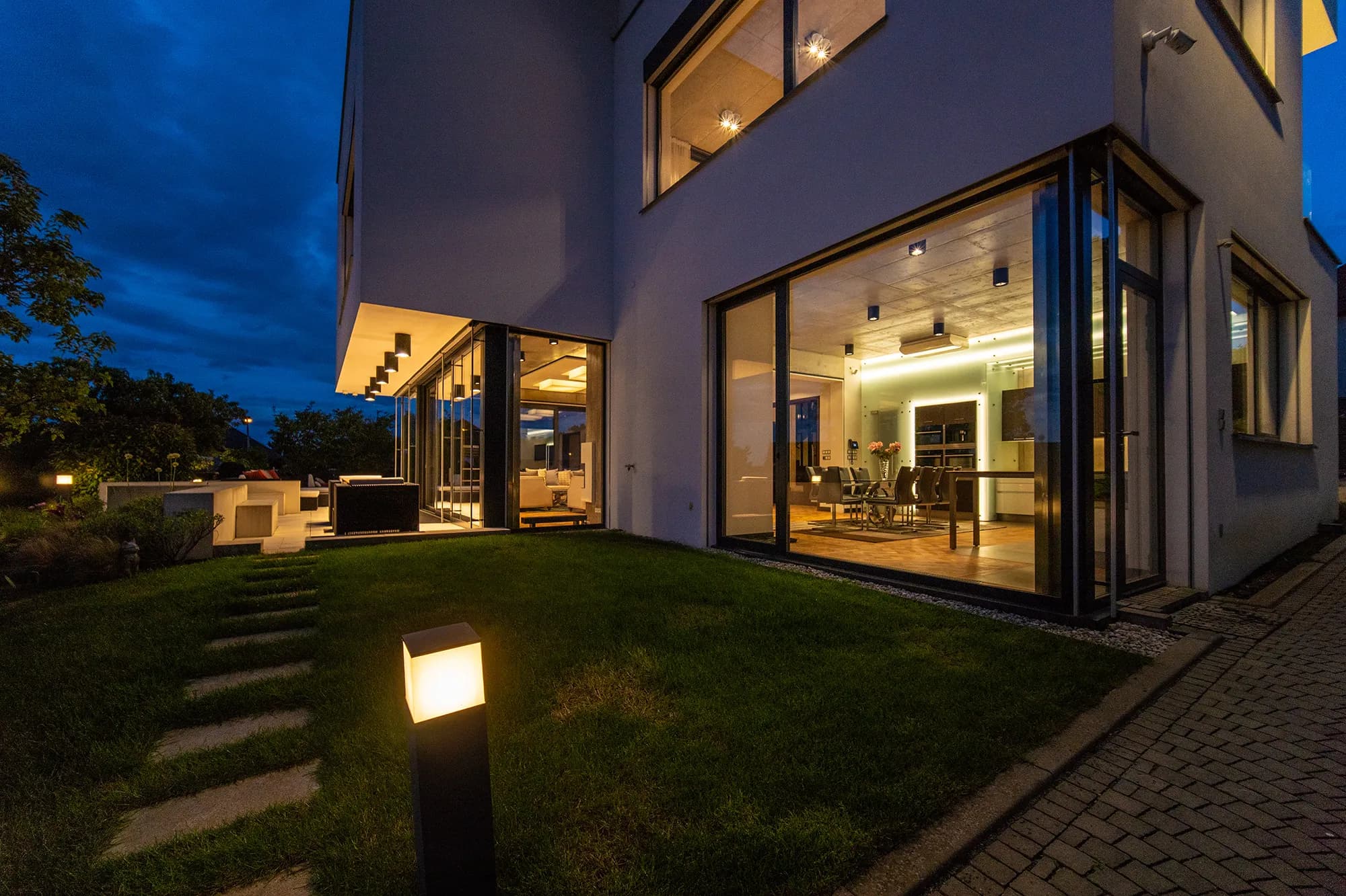 Luxusní vila s výtahem, bazénem a soukromou zahradou, 520 m² užitné plochy